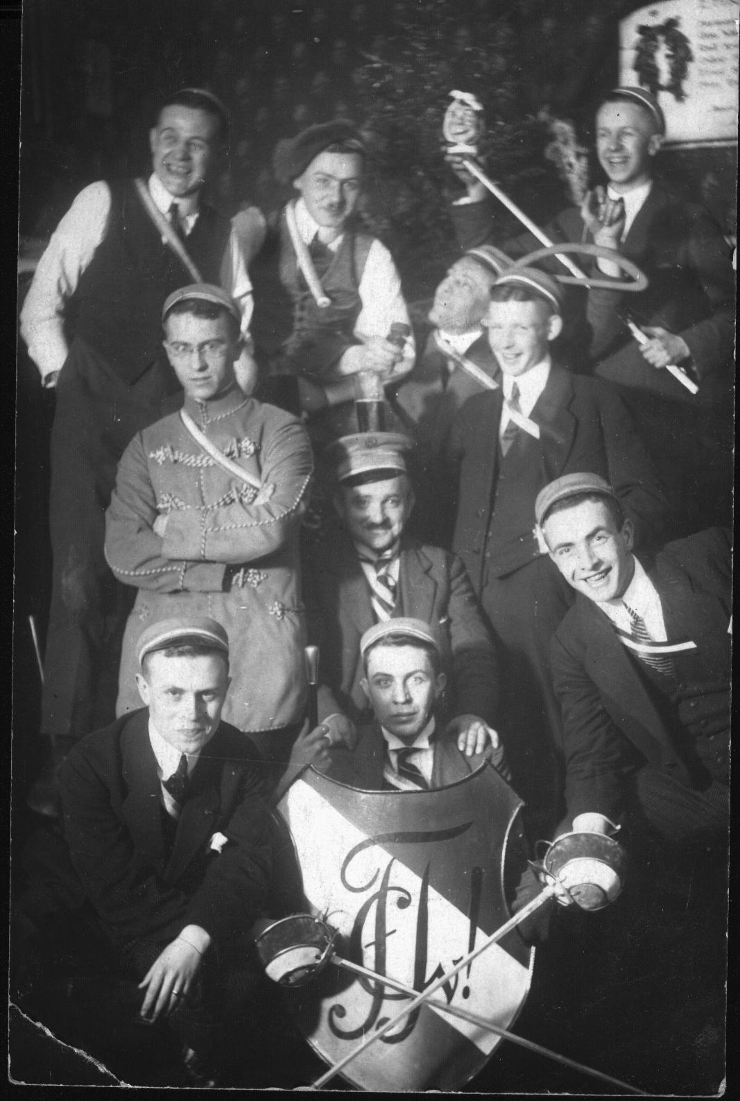 L! Teutonia K�ln Gruppenbild mit Fax