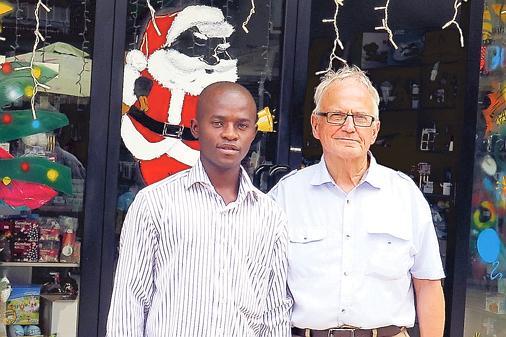 J�rg Kujaw mit seinem Patensohn Tresor, Weihnachten 2014 im Kongo